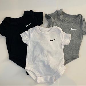 NWOT Nike Baby Short Sleeve Bodysuit With Snaps 0-3 Months Multi Pack